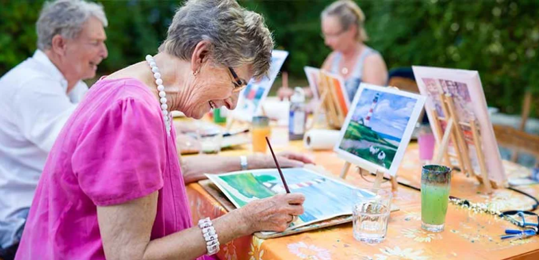 Activities for elderly people: How to combat loneliness