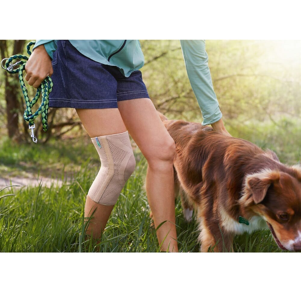 Packaging or retail box for Actimove Knee Support with Two Stays support with branding and size information.