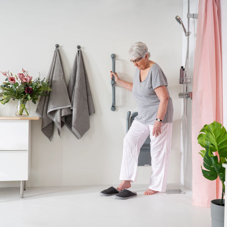 Close-up of the textured or fluted grip section on Etac Flex Grab Rail-Screw Mount grab rail, highlighting the anti-slip surface.