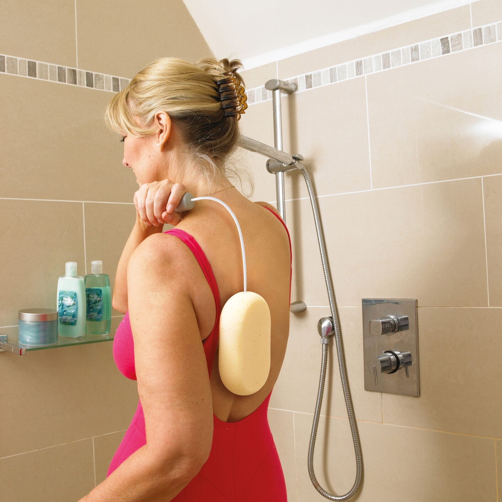 Image of Long Handled Bendable Sponge on a plain background.