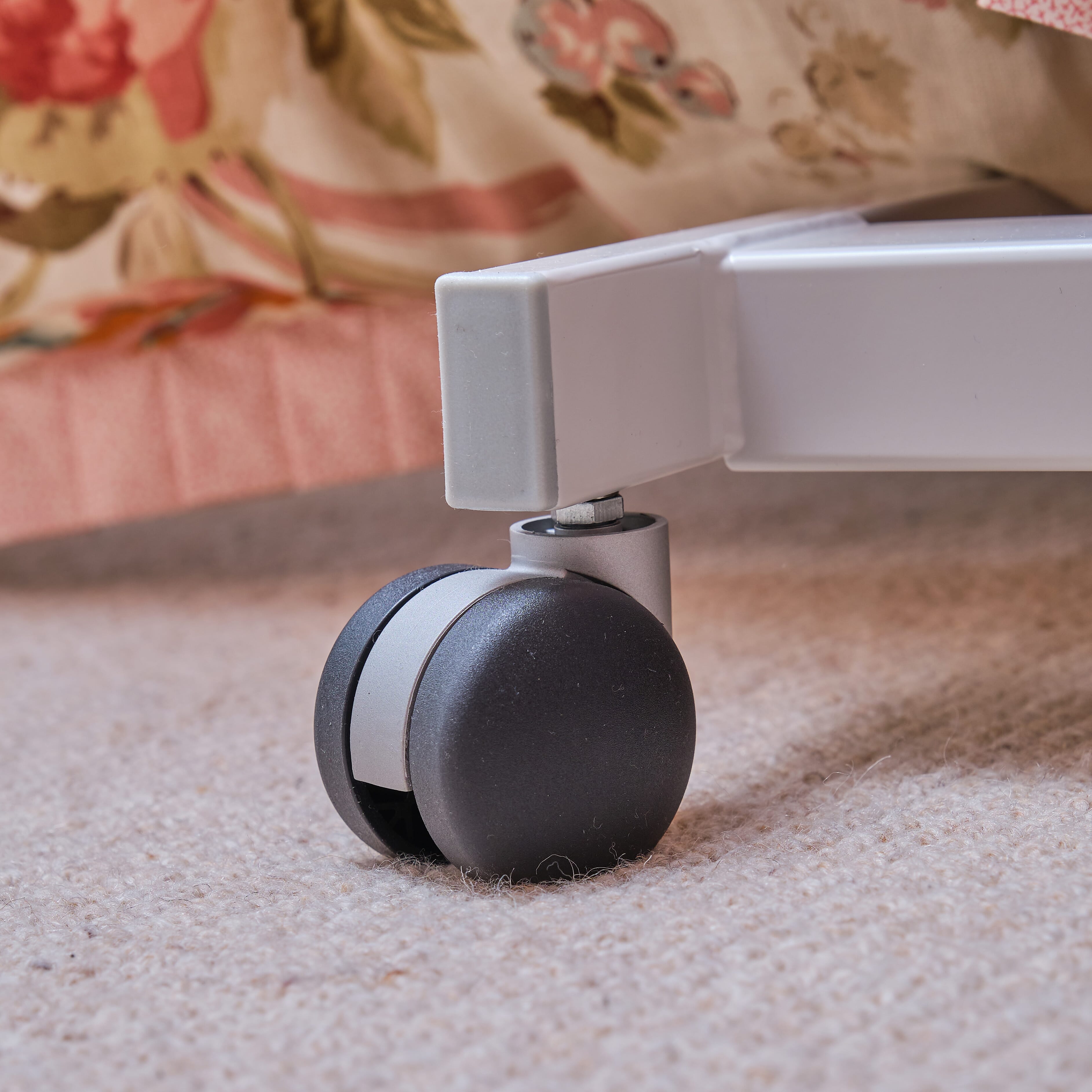 Side view of NRS Easylift Overbed Table with the table top level at its lowest height.