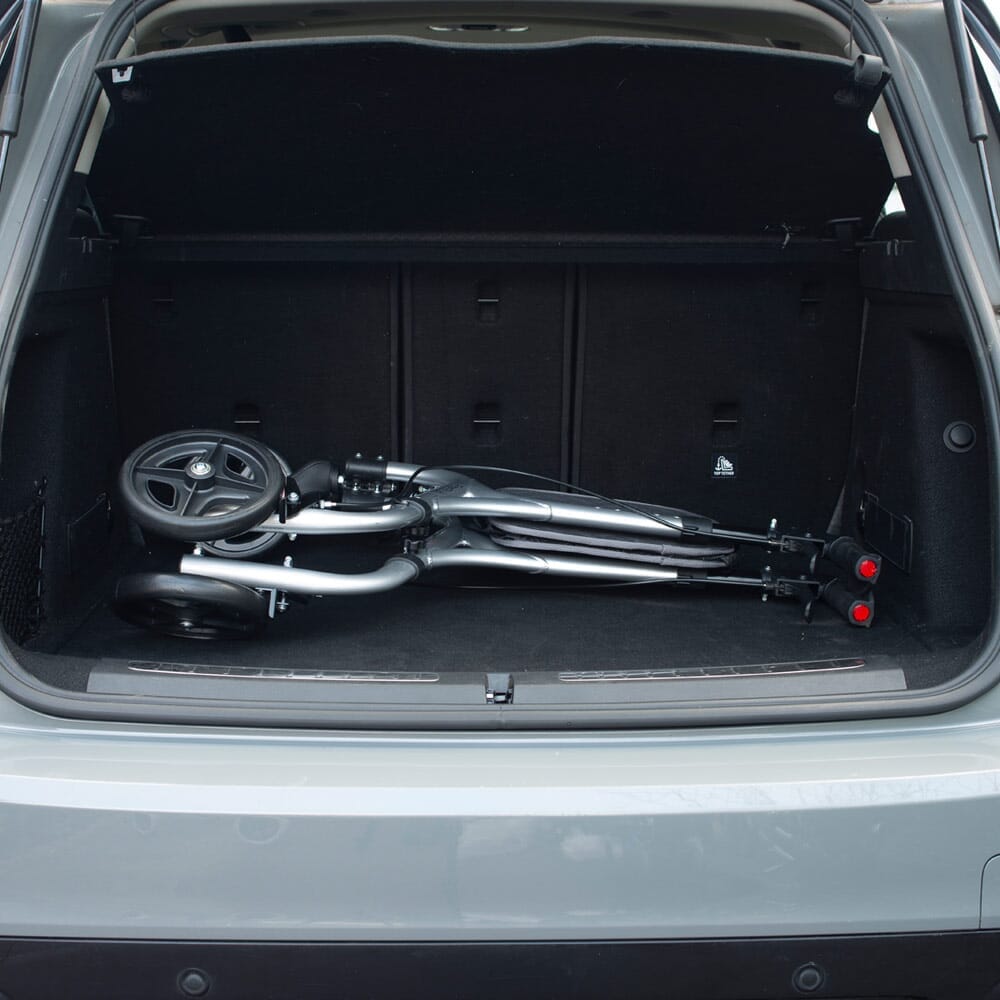 Demonstration of folding or adjusting NRS Freestyle 3 Wheel Rollator rollator by hand.