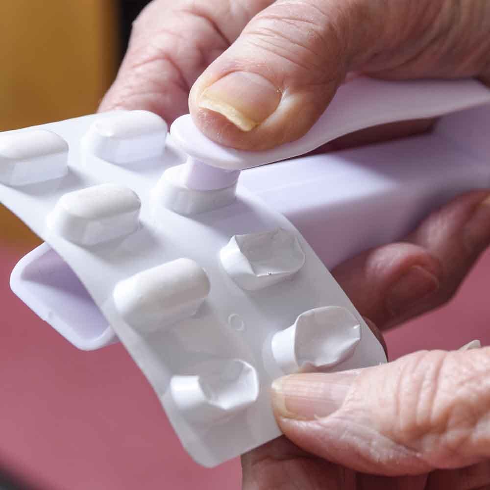 Diagram or packaging of Pill Dispenser Remover highlighting dimensions or features.