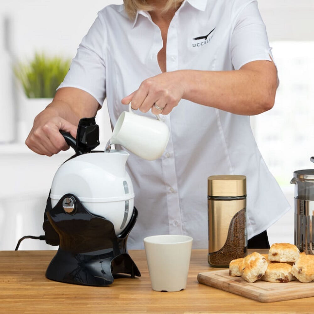 Diagram or packaging of Uccello Kettle, The Easy Pour Kettle highlighting dimensions or features.