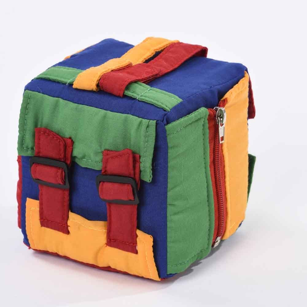 Diagram or packaging of Undo Me Mini Cube highlighting dimensions or features.