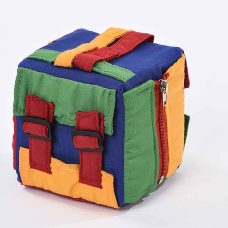 Diagram or packaging of Undo Me Mini Cube highlighting dimensions or features.